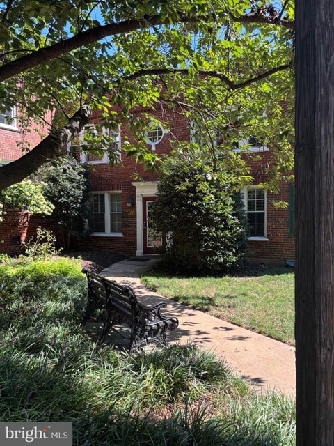 Condo For Rent - 1904 N Rhodes Street #56<br/> Arlington County, ARLINGTON, VA 22201