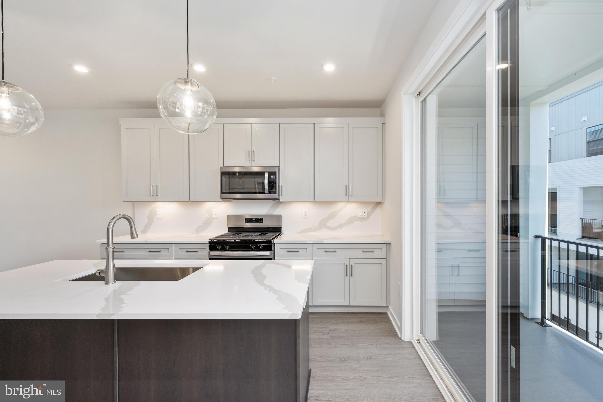 COMMONWEALTH PLACE AT WESTFIELDS - Residential