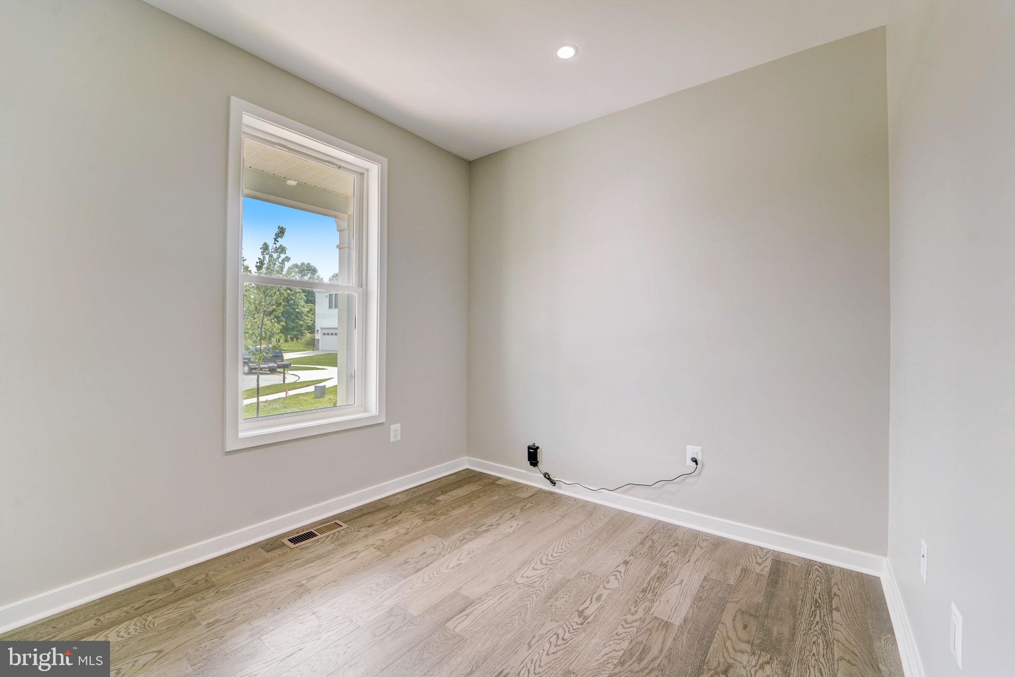 DUMBARTON MEADOWS - Residential