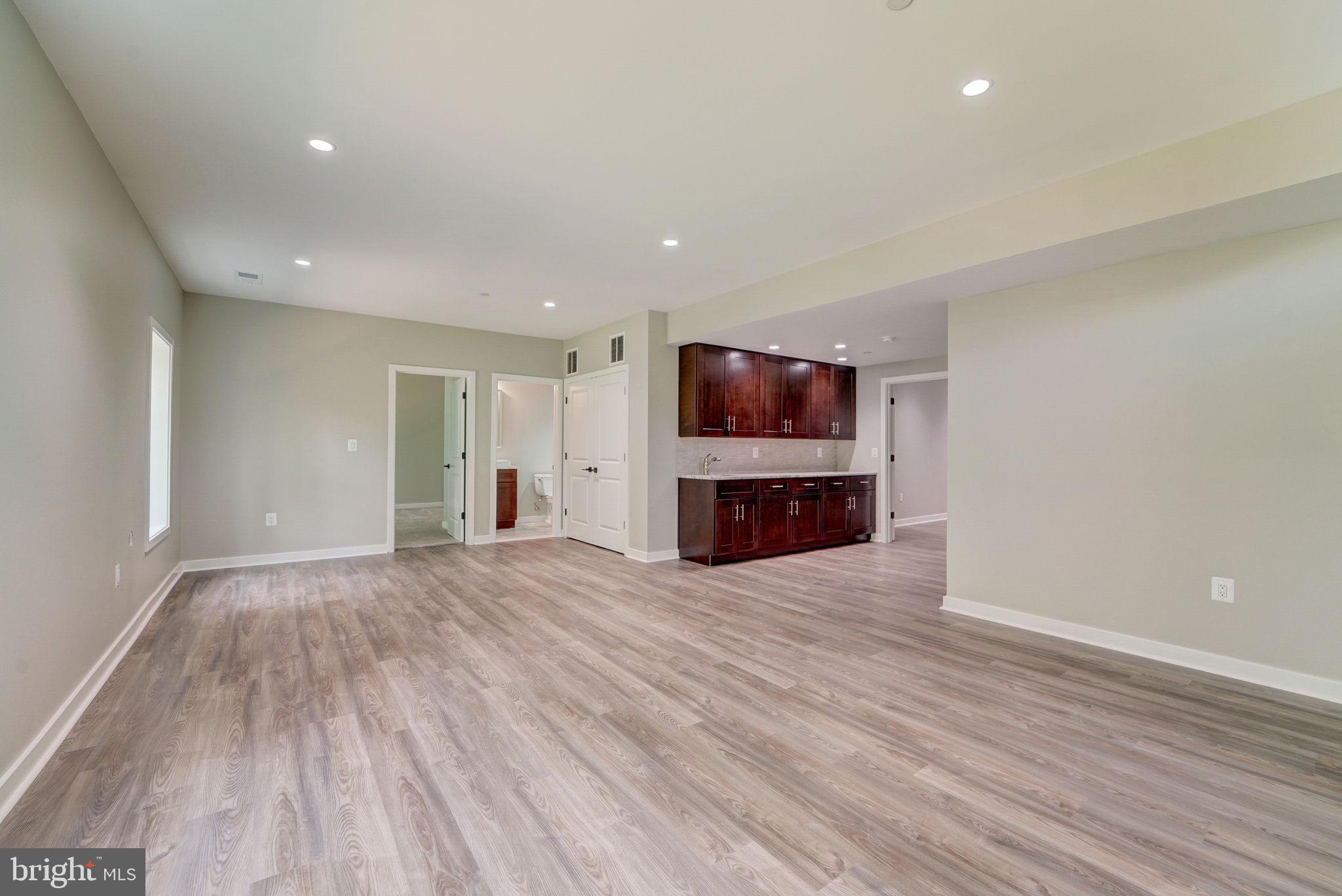 DUMBARTON MEADOWS - Residential