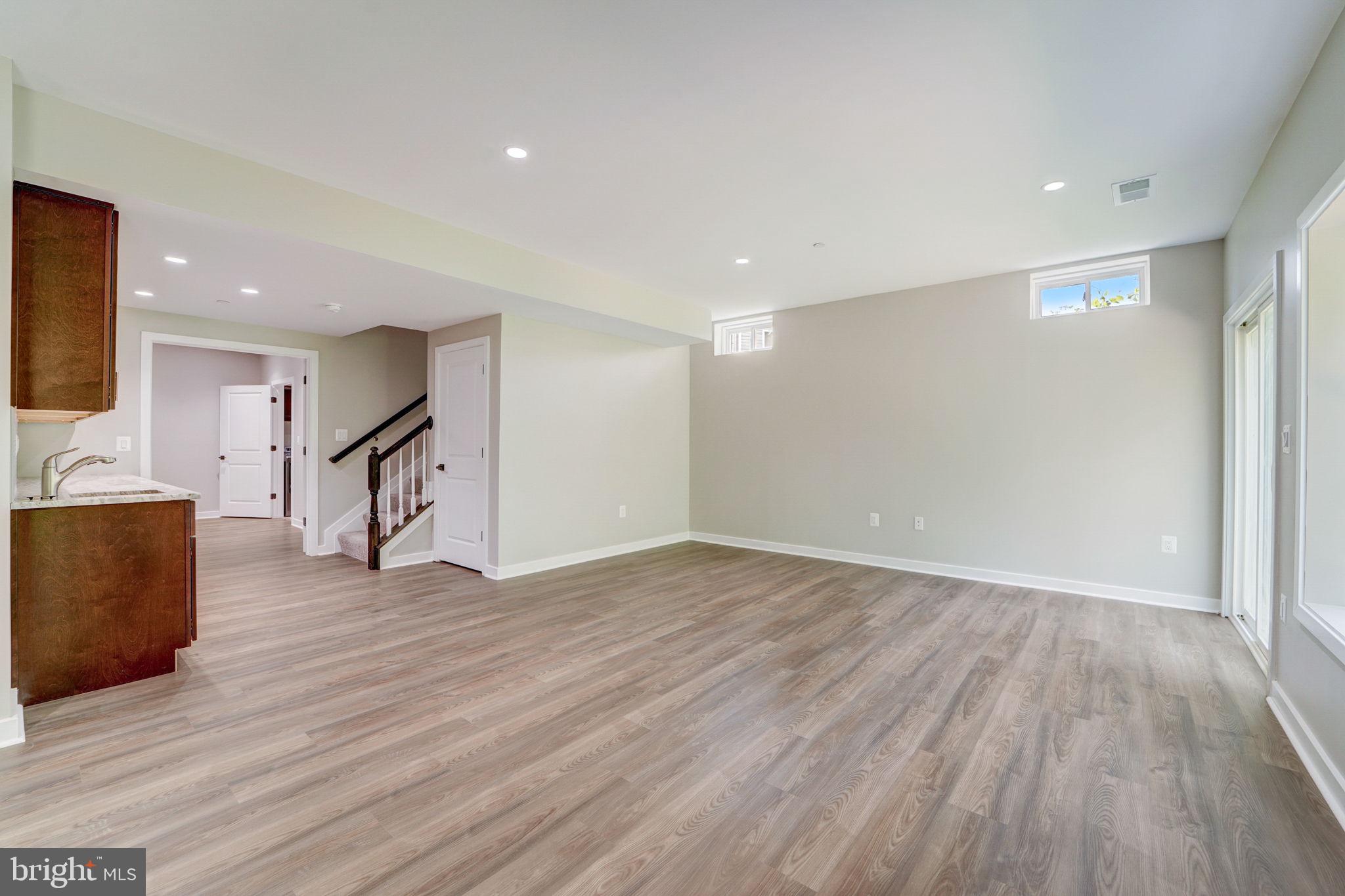 DUMBARTON MEADOWS - Residential