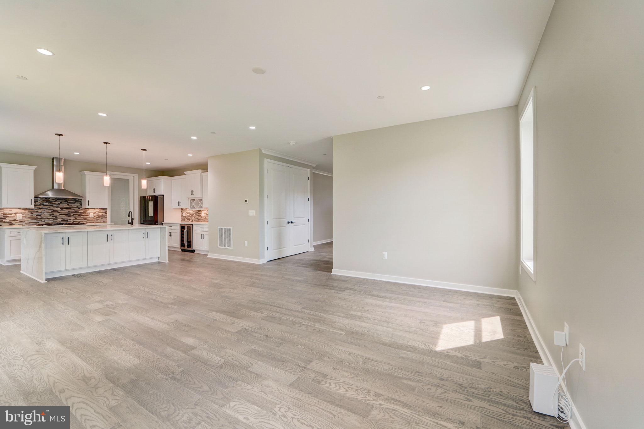 DUMBARTON MEADOWS - Residential