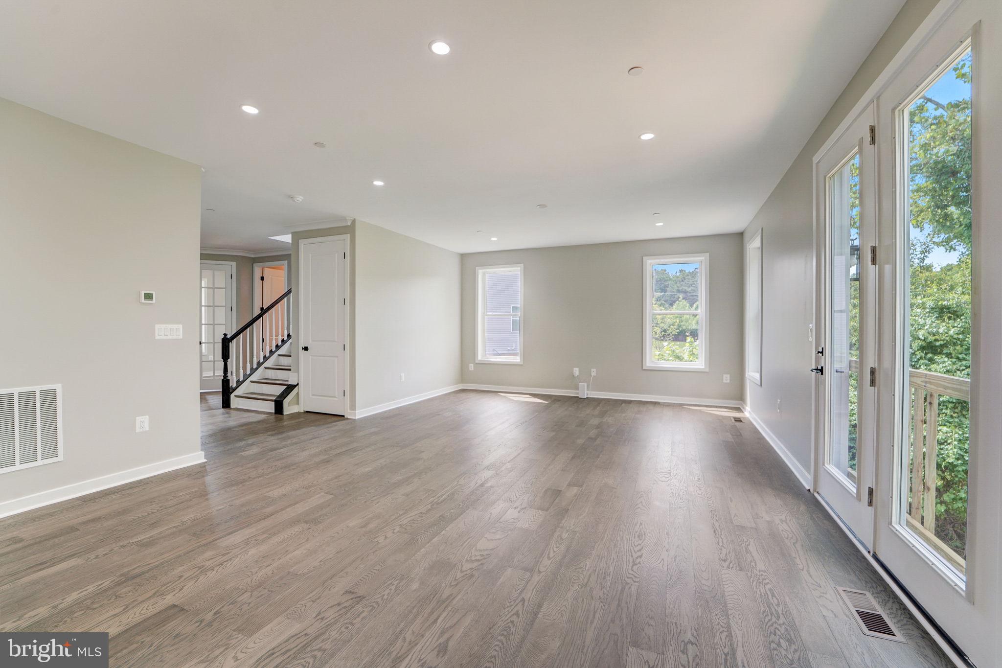 DUMBARTON MEADOWS - Residential