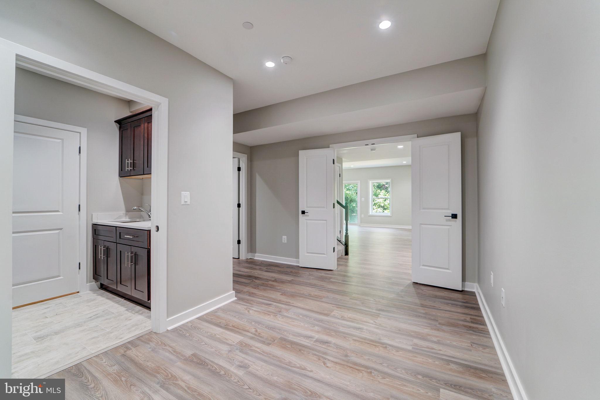 DUMBARTON MEADOWS - Residential