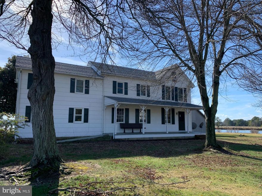 3 bedroom waterfront country farmhouse with private dock on Balls Creek.  1 bedroom down and 2 bedrooms up.  Country kitchen and large family room with fireplace.  Gated entry.  Credit application - minimum 650 credit score and references required.