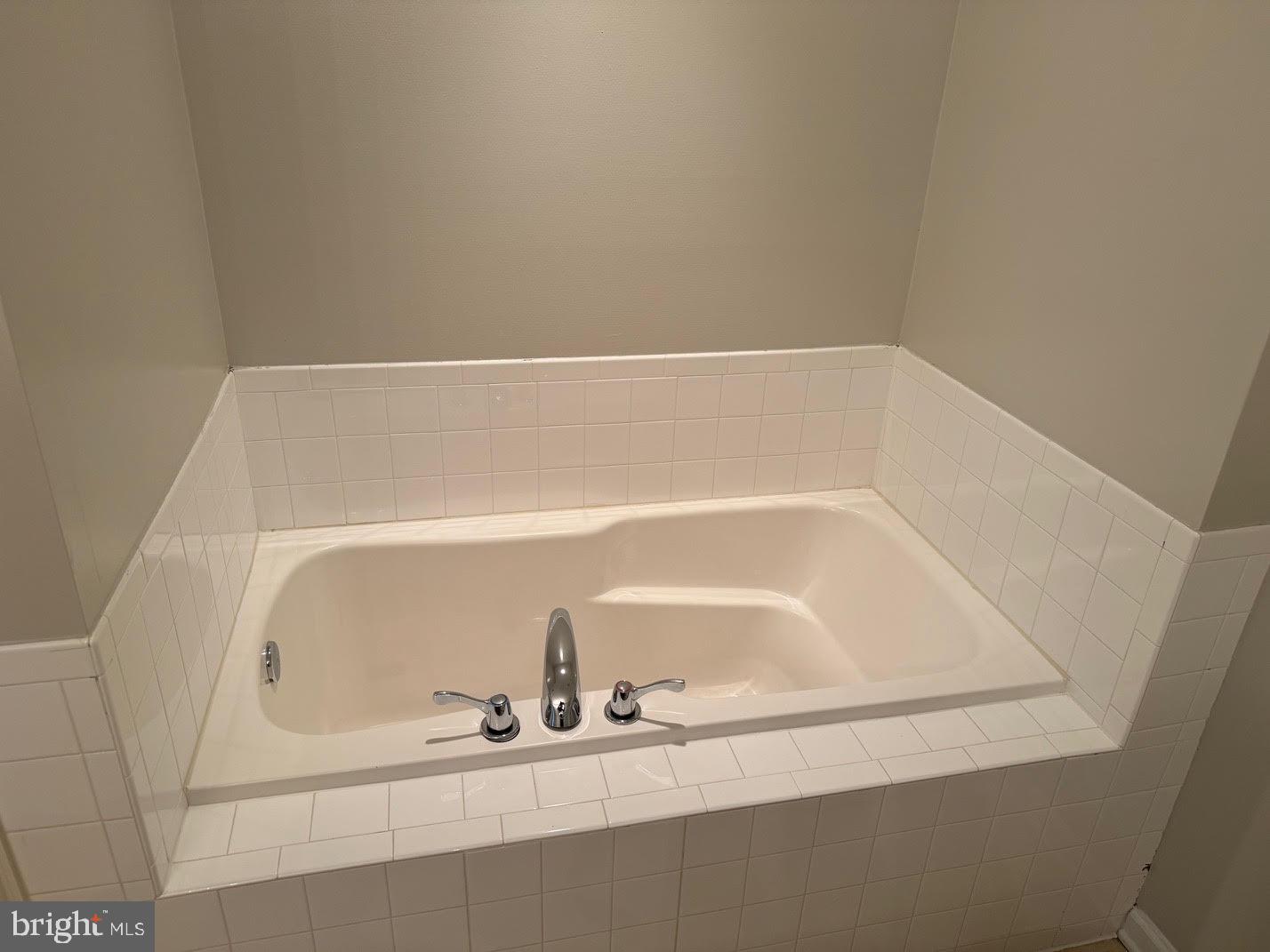 MANOR PARK - Residential Lease