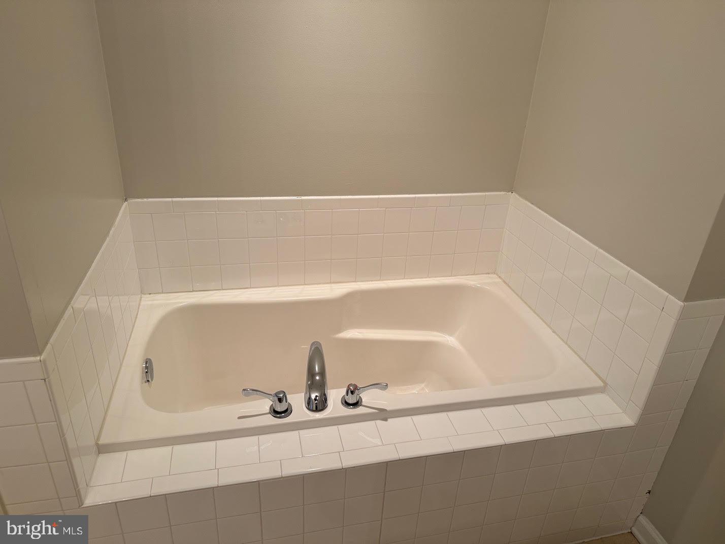 MANOR PARK - Residential Lease