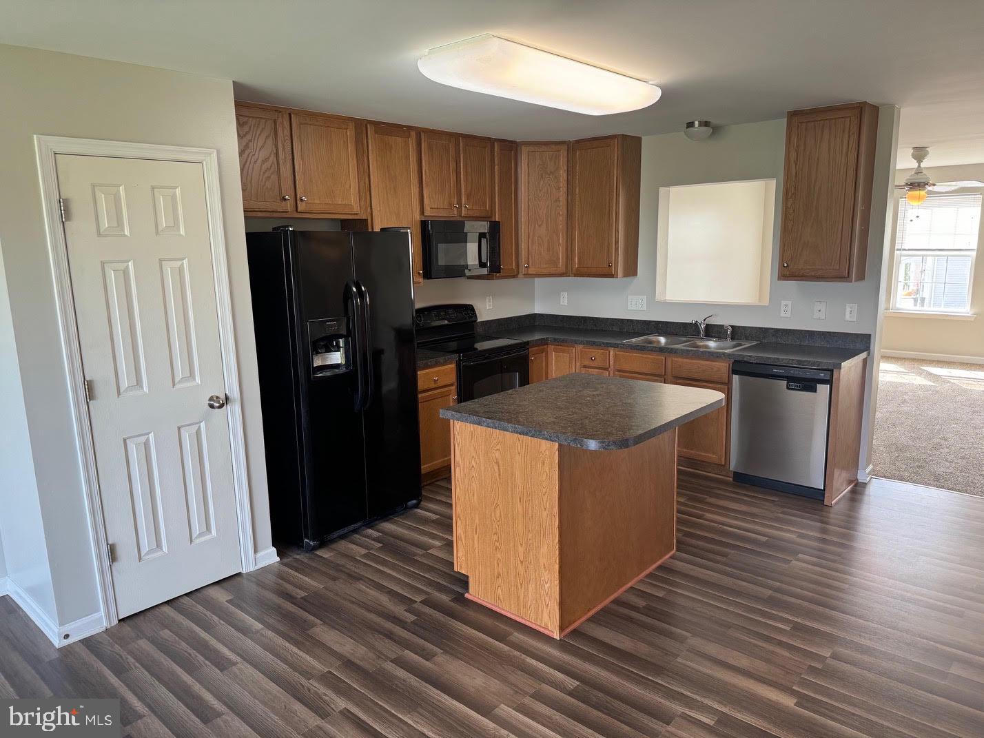 MANOR PARK - Residential Lease