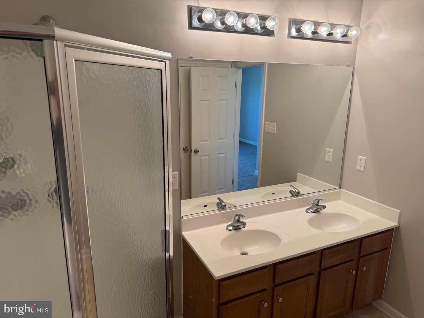 MANOR PARK - Residential Lease