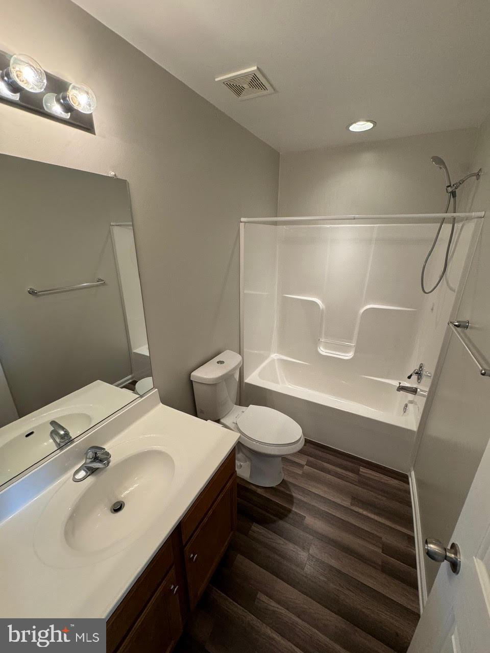 MANOR PARK - Residential Lease