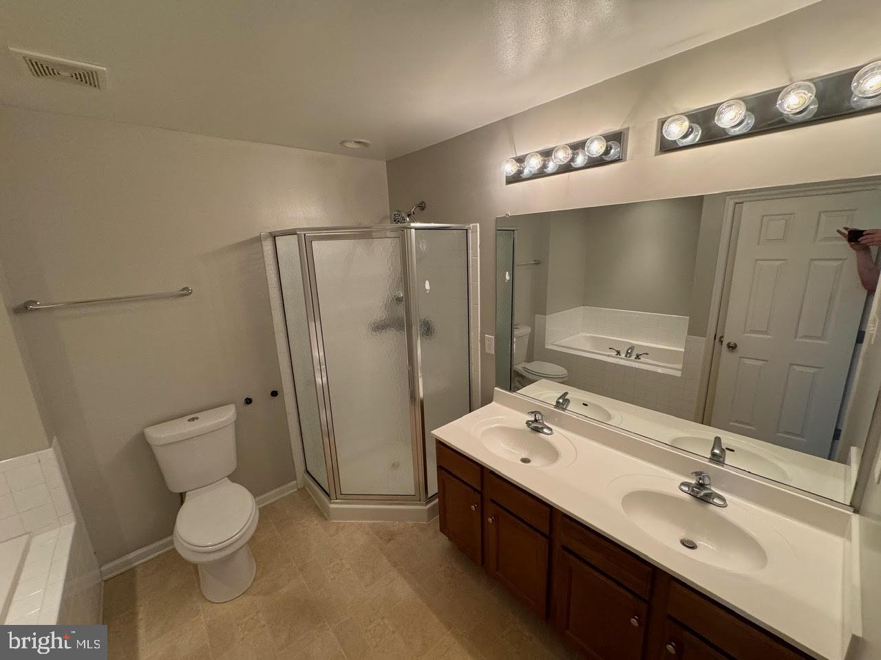 MANOR PARK - Residential Lease