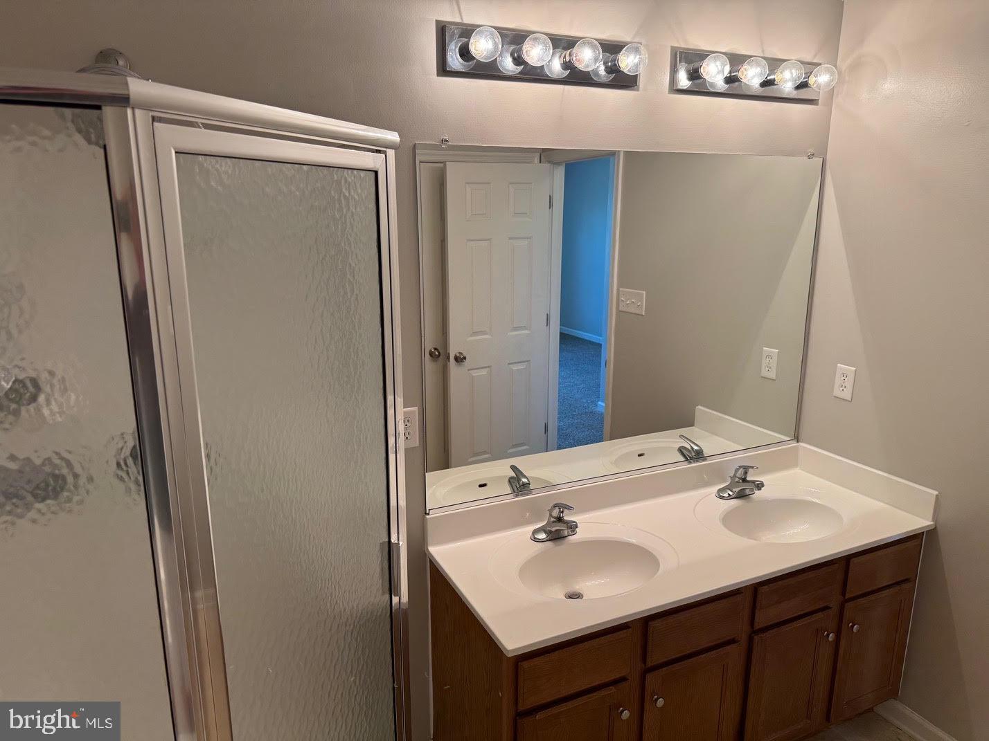 MANOR PARK - Residential Lease