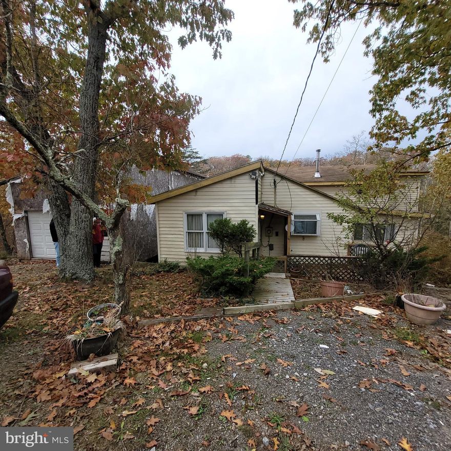 Investors Special!!!! This is a great opportunity for your renovation dreams to come alive! This home is sitting on over 6 acres with a natural spring and located in a community with a picnic area and pond.