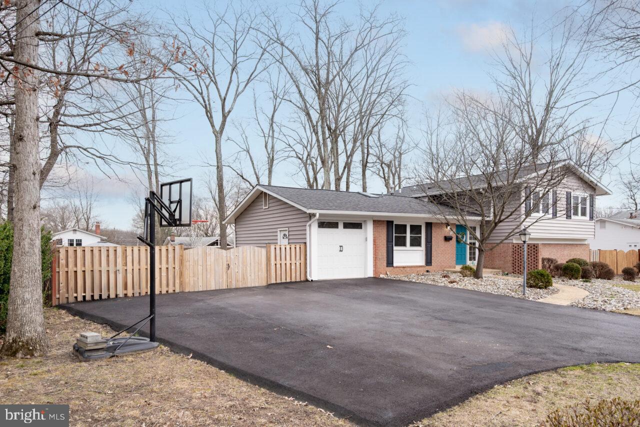 STONEWALL MANOR - Residential