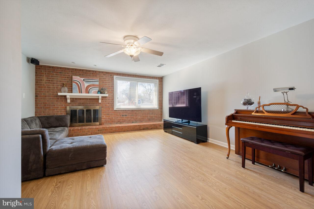 STONEWALL MANOR - Residential