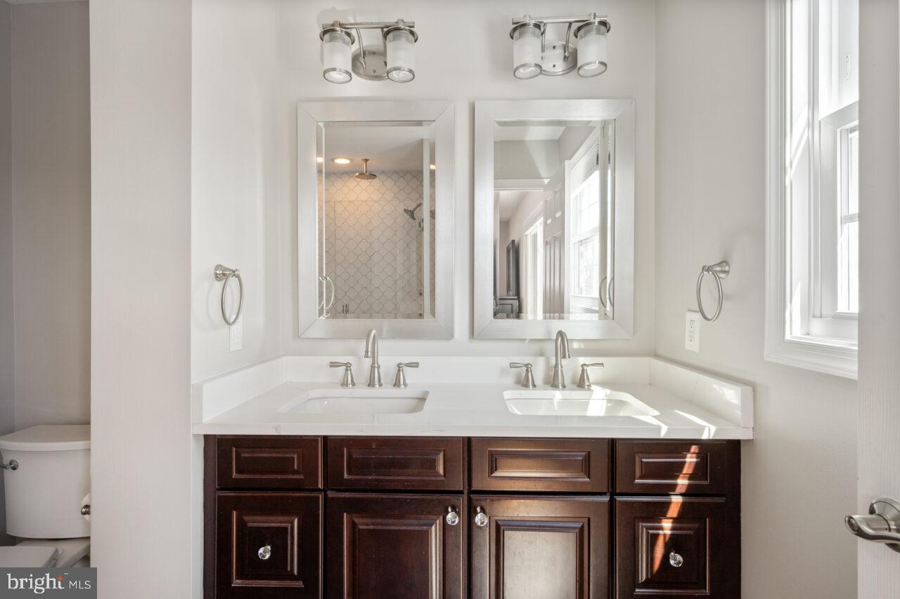 STONEWALL MANOR - Residential