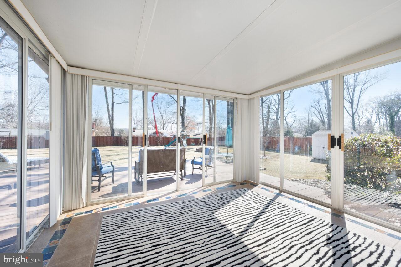 STONEWALL MANOR - Residential