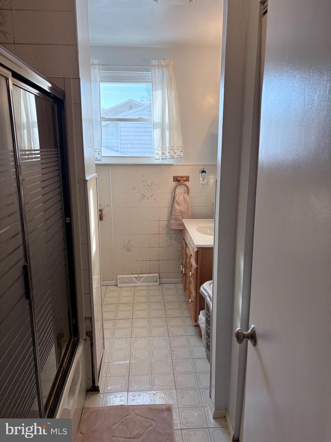 LORANE ORCHARD - Residential