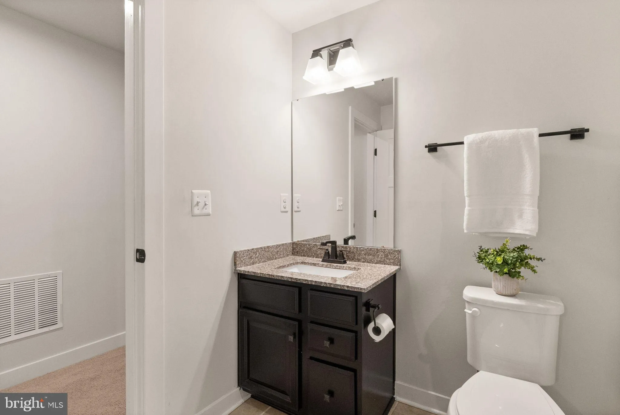 Warrenton, Virginia 20187, United States, 7 Bedrooms Bedrooms, ,5 BathroomsBathrooms,Residential,Active,213551