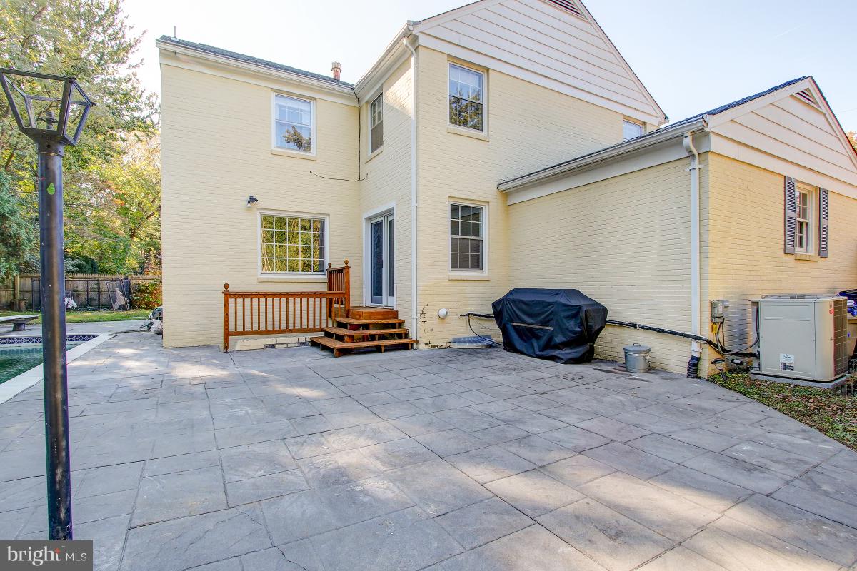 BRADLEY HILLS - Residential Lease