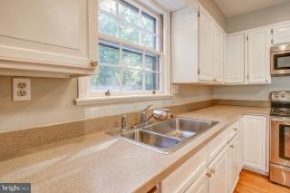 BRADLEY HILLS - Residential Lease