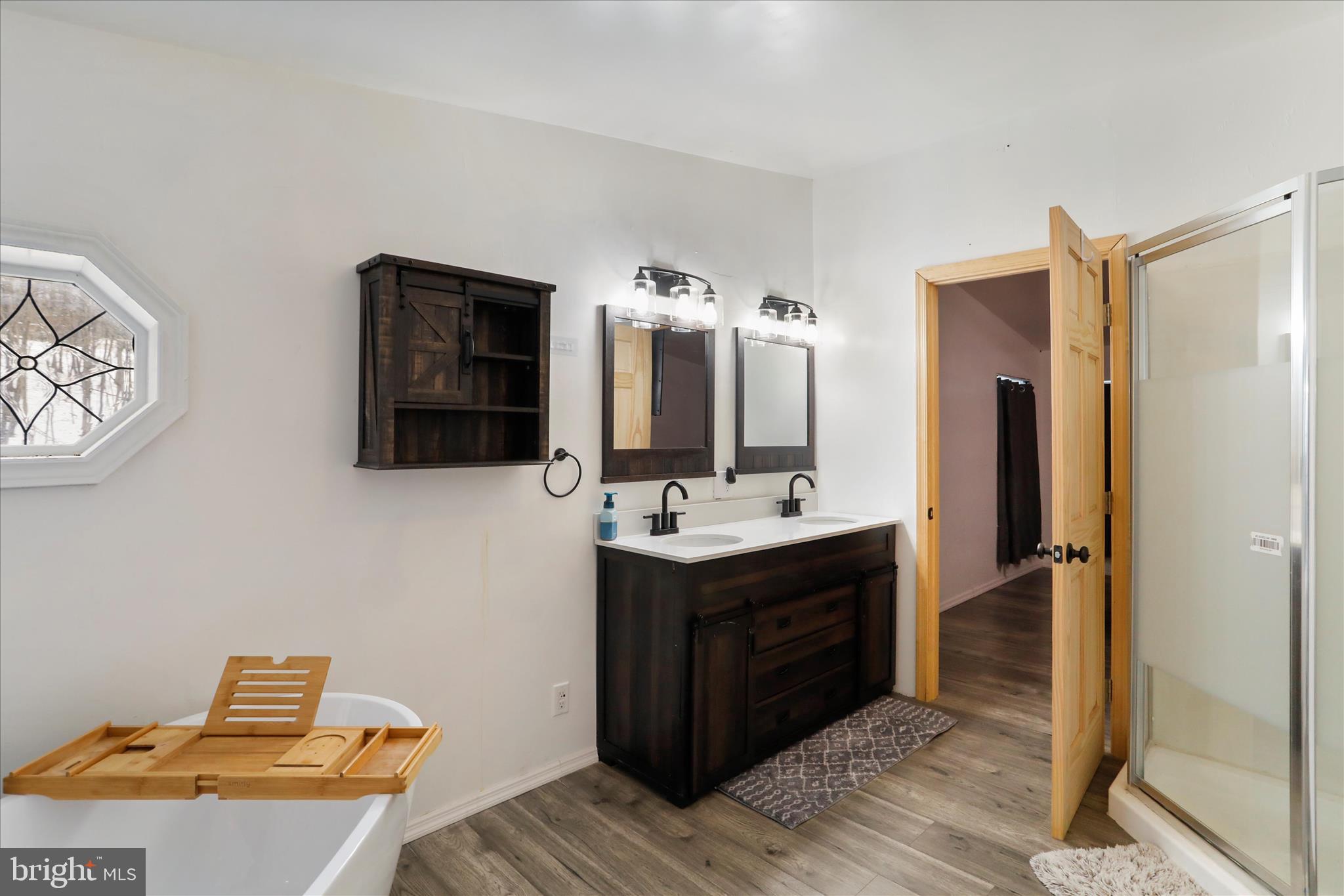 PINEPOINTE - Residential