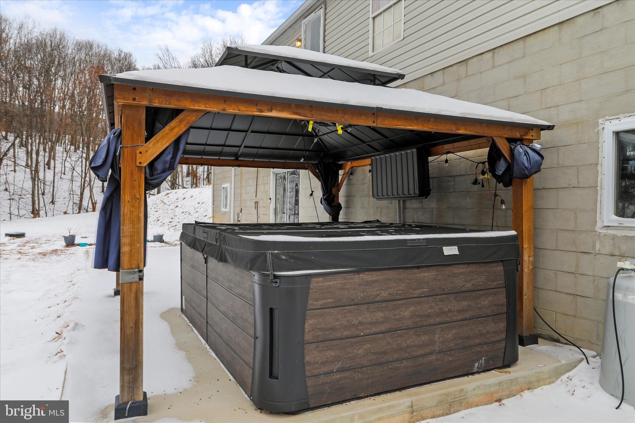 PINEPOINTE - Residential