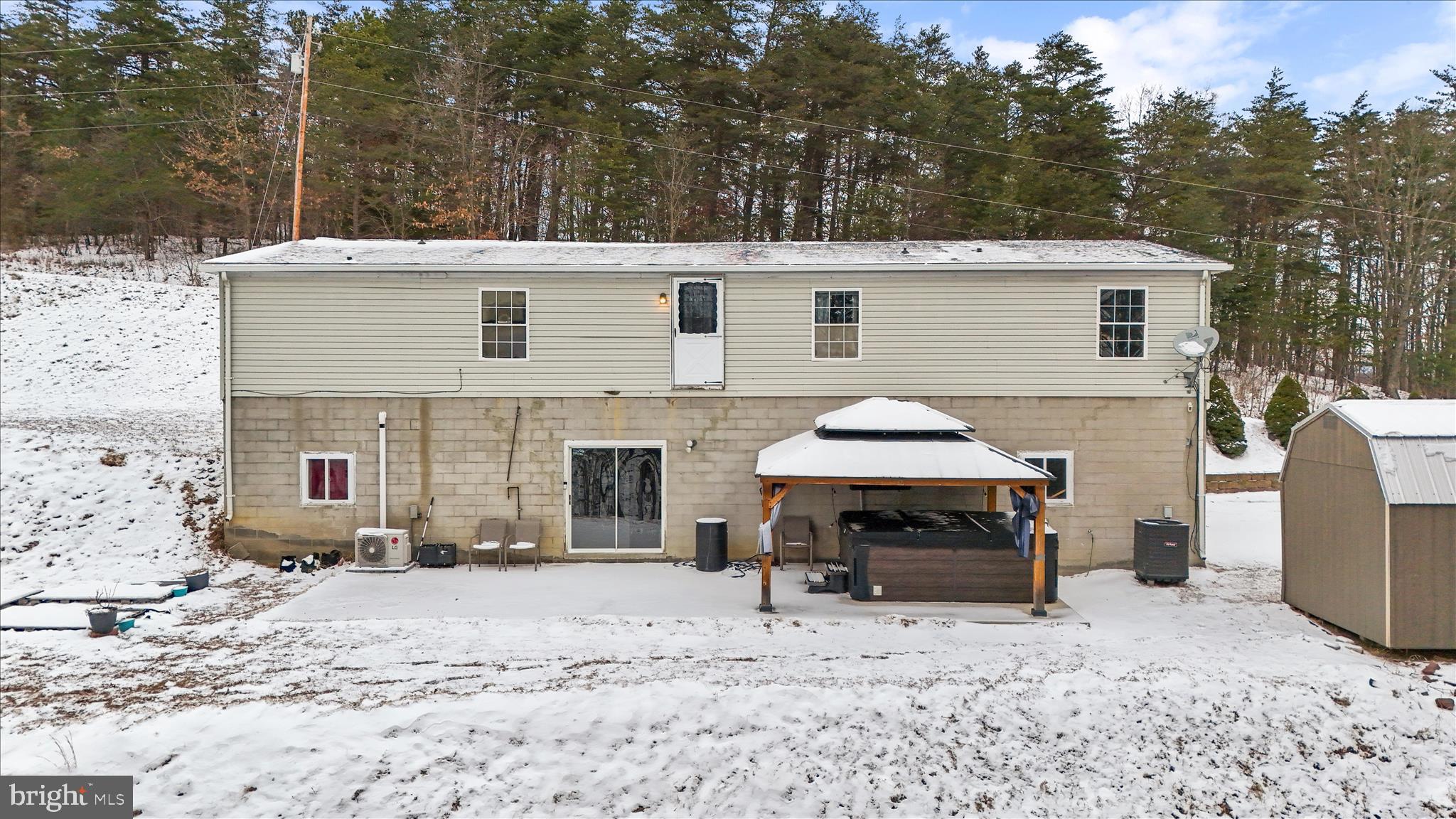 PINEPOINTE - Residential