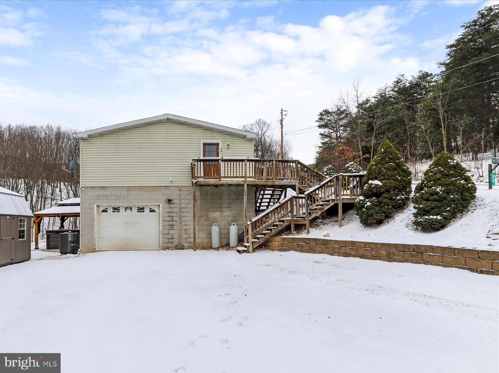 875 PINEPOINTE DRIVE