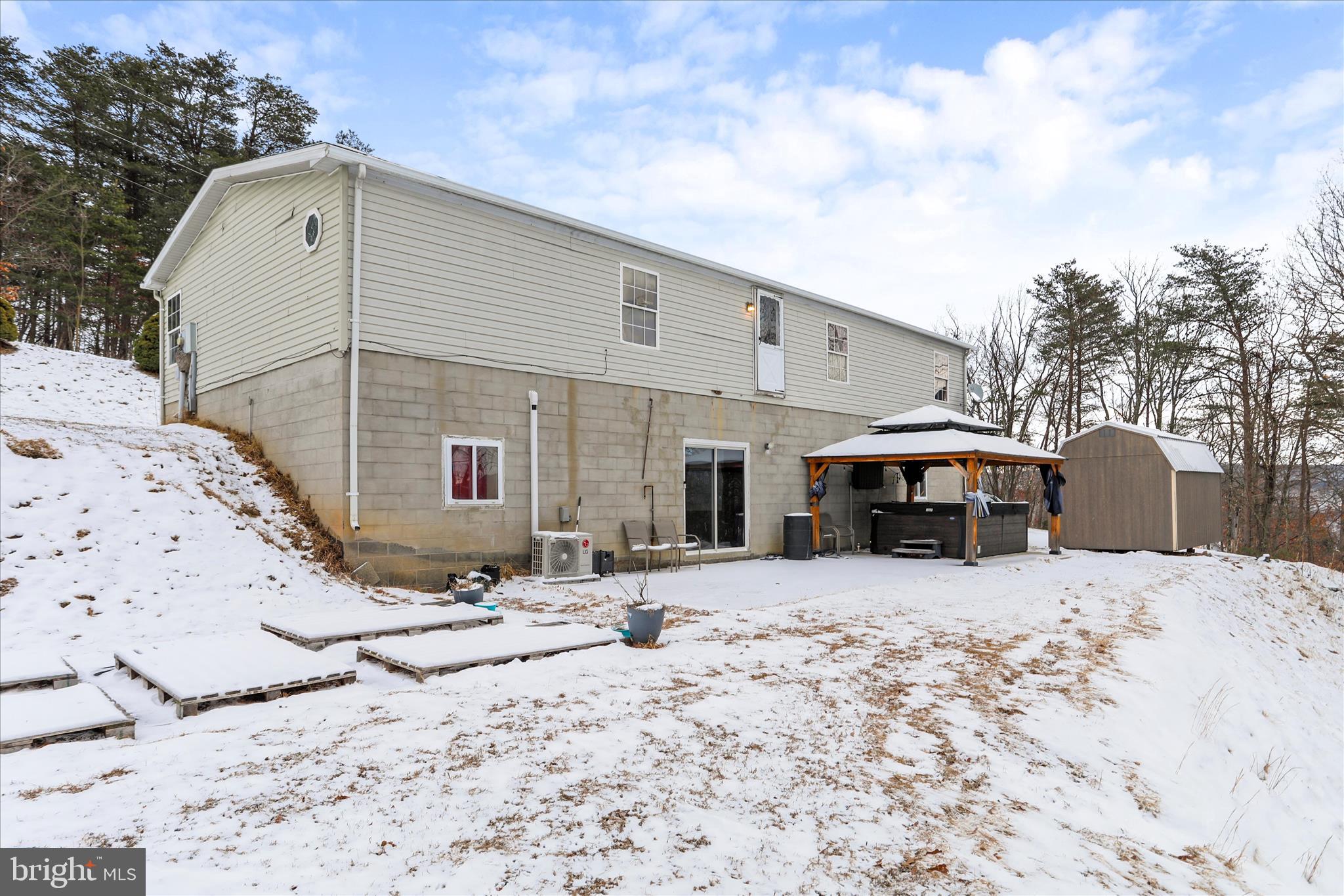 PINEPOINTE - Residential