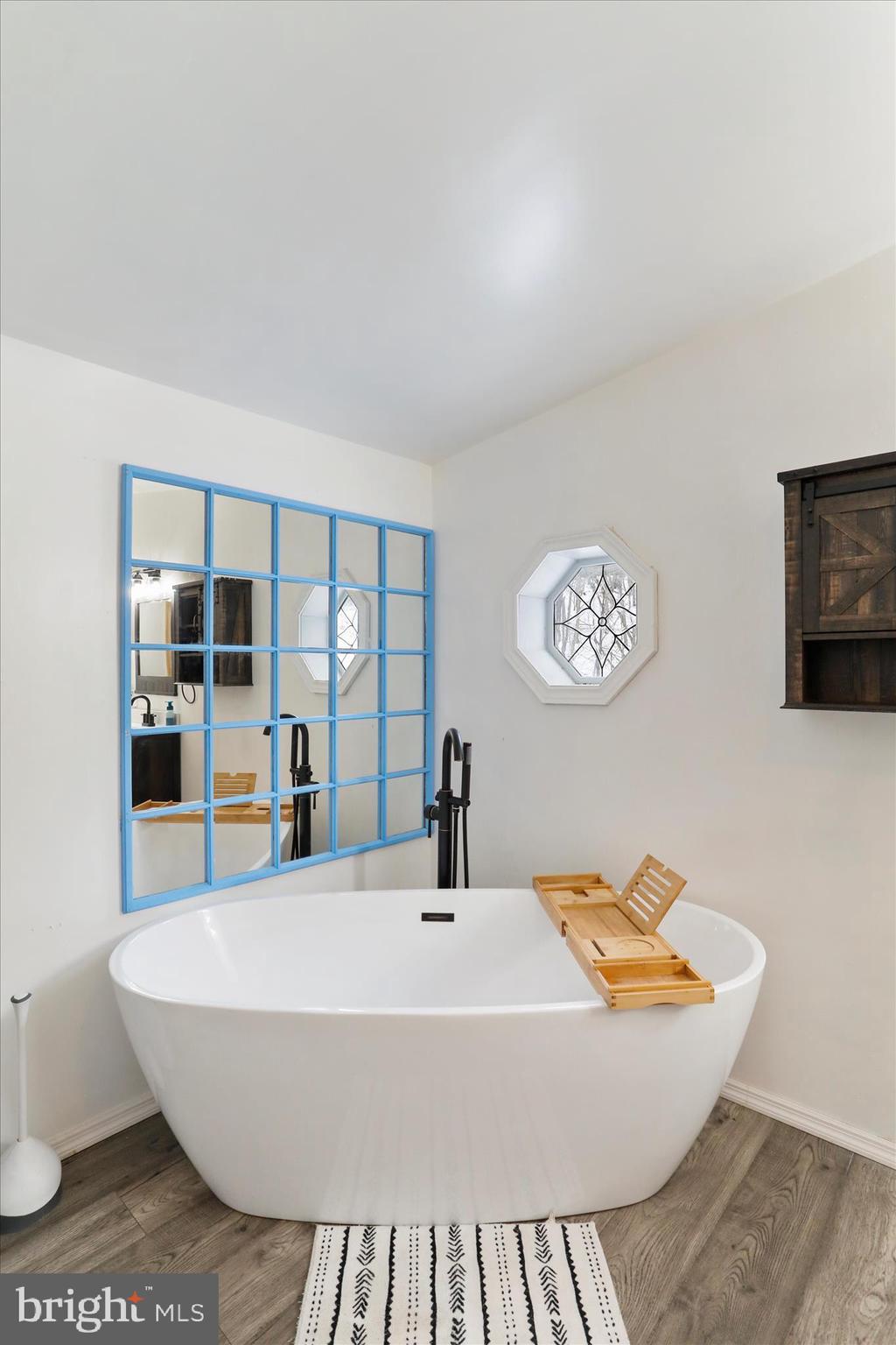 PINEPOINTE - Residential