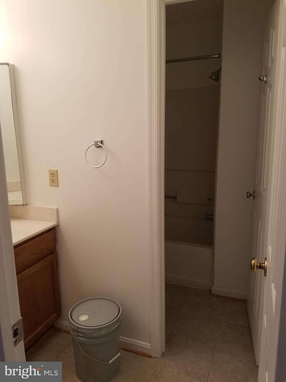 ST CHARLES SUB - HAMPSHIRE - Residential Lease