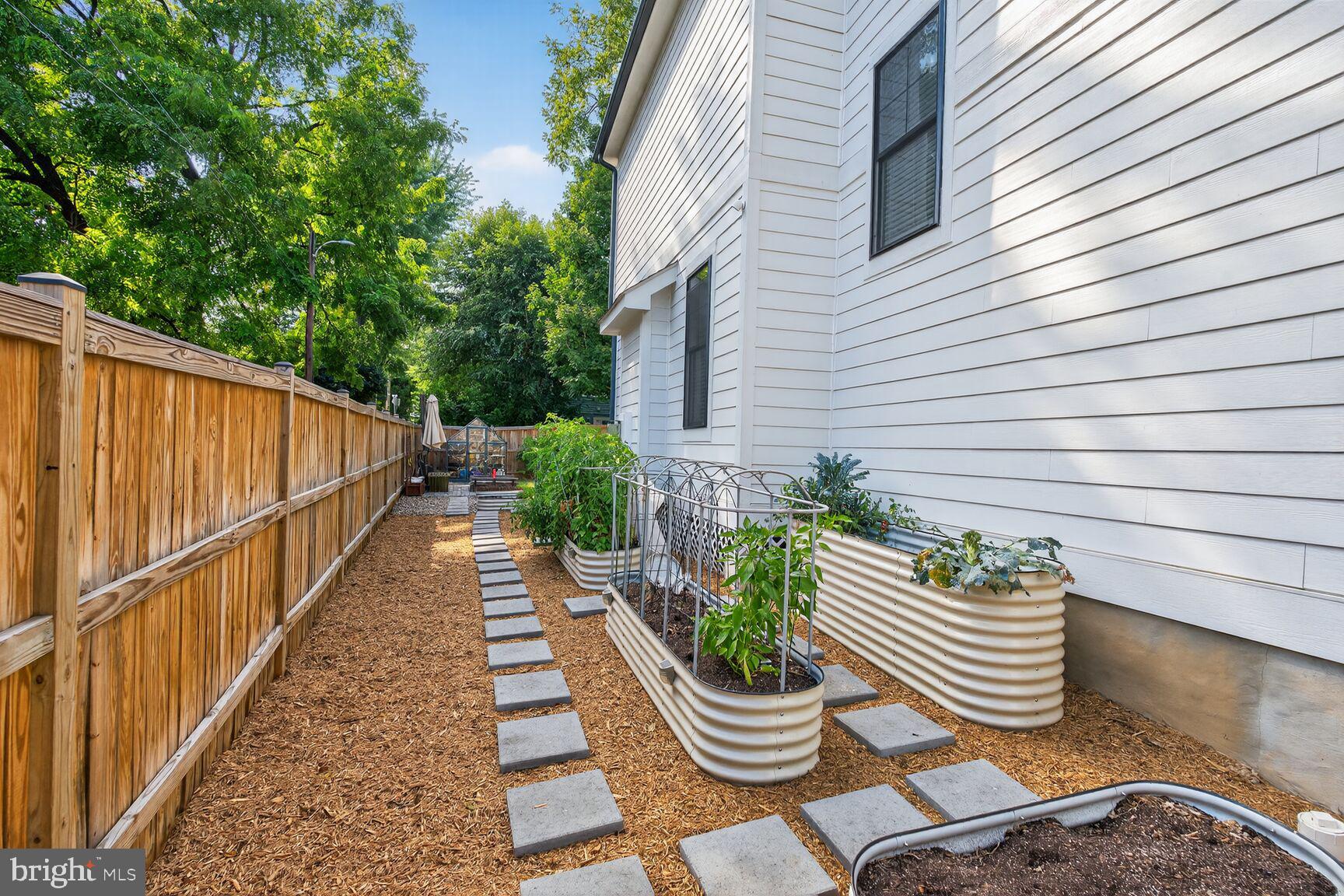 GREENWAY DOWNS - Residential