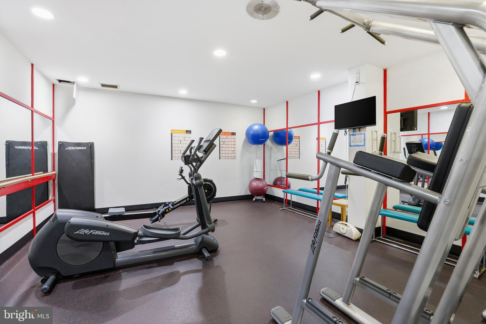 ALEXANDRIA KNOLLS - Residential