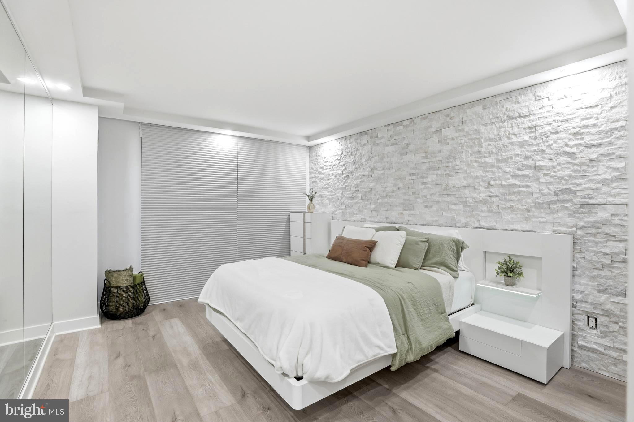 ALEXANDRIA KNOLLS - Residential