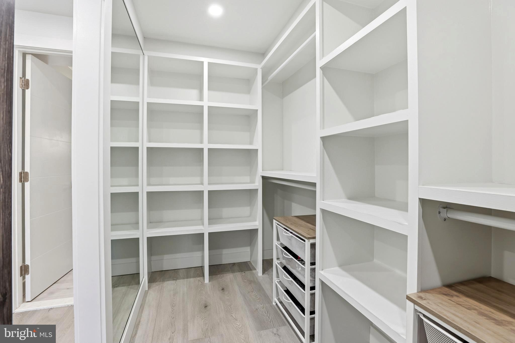 ALEXANDRIA KNOLLS - Residential