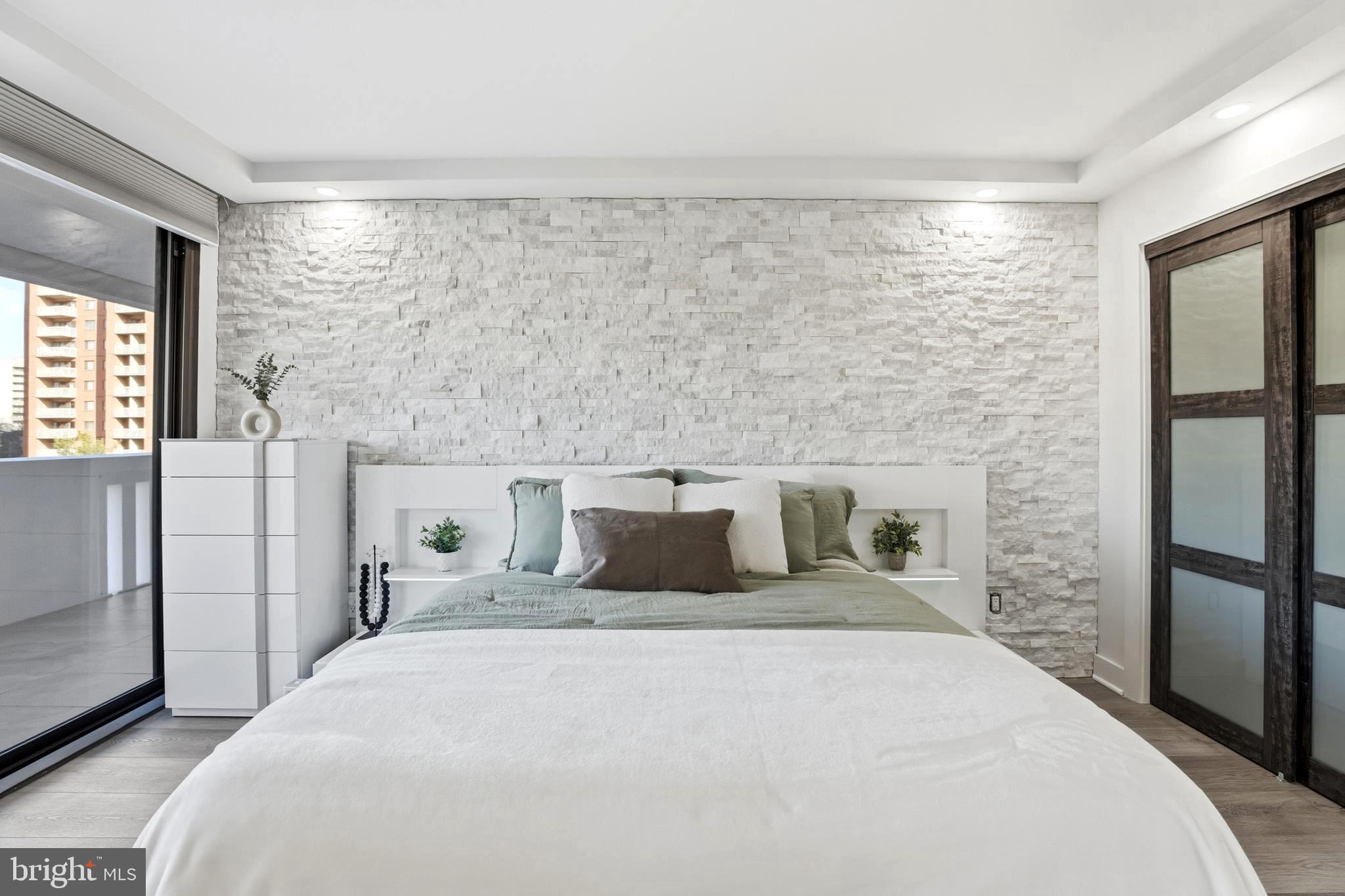 ALEXANDRIA KNOLLS - Residential