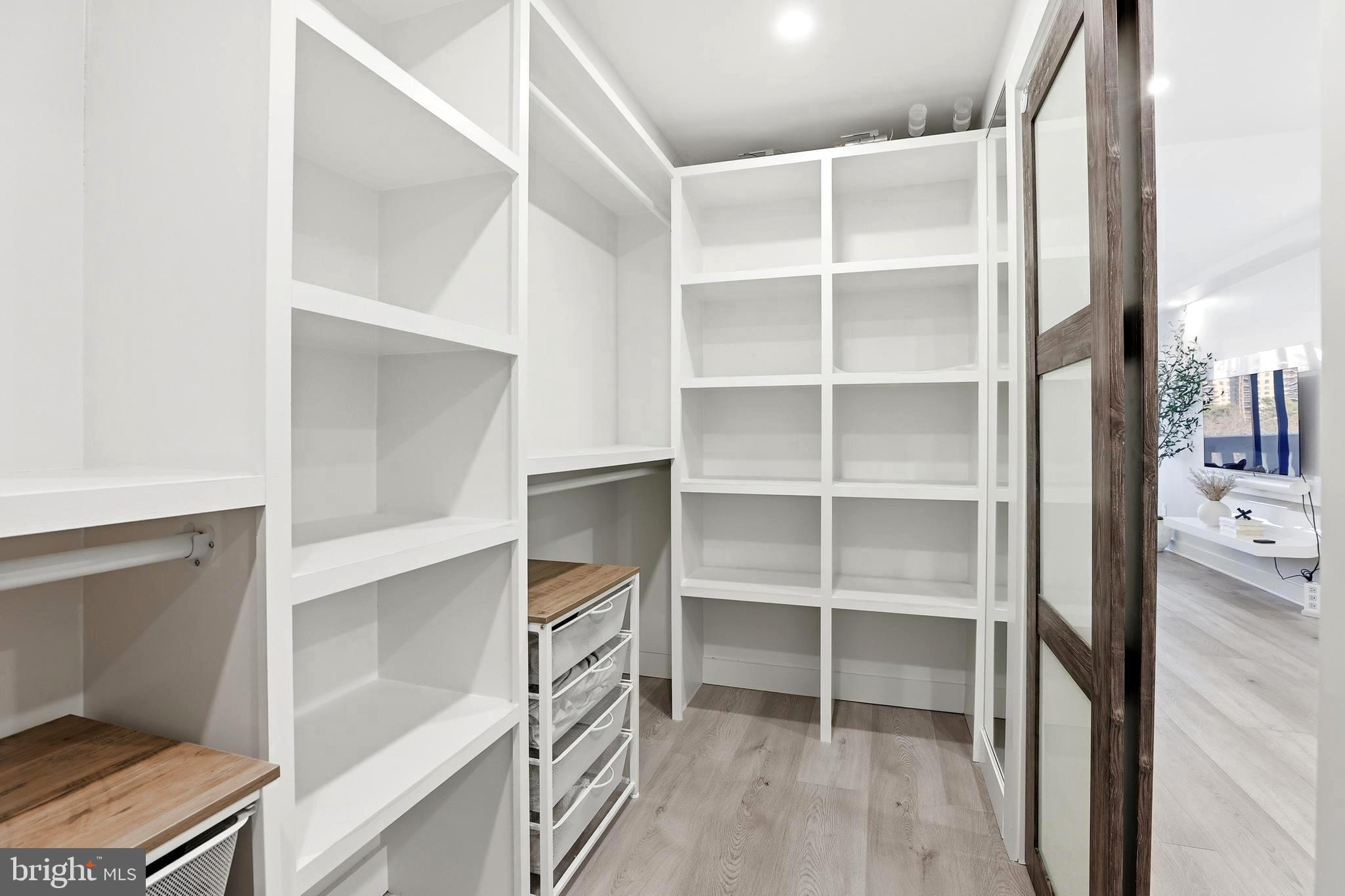 ALEXANDRIA KNOLLS - Residential