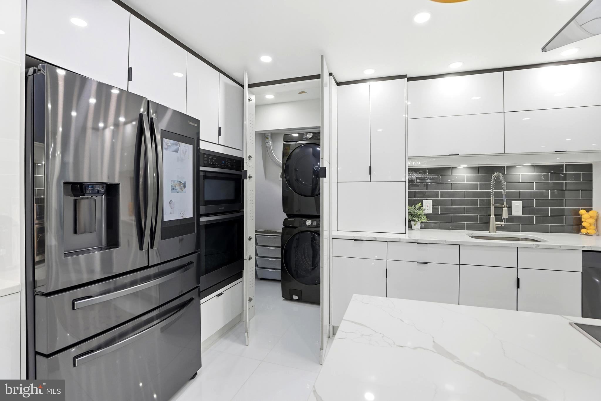 ALEXANDRIA KNOLLS - Residential