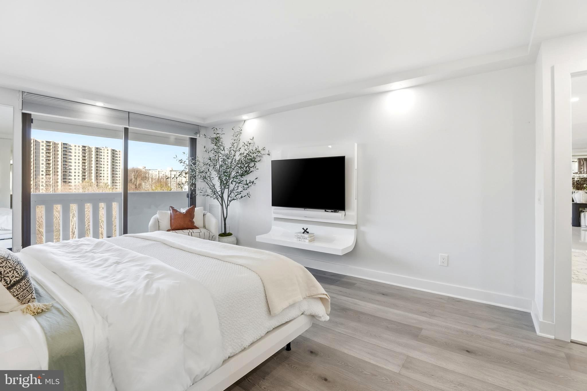 ALEXANDRIA KNOLLS - Residential