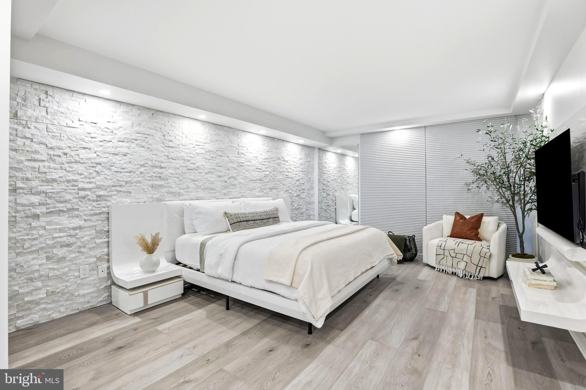 ALEXANDRIA KNOLLS - Residential