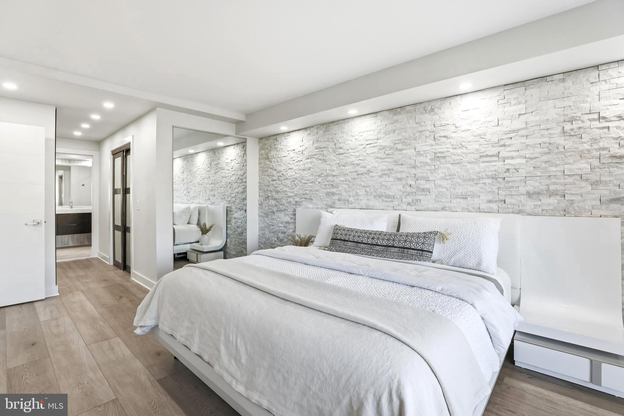 ALEXANDRIA KNOLLS - Residential