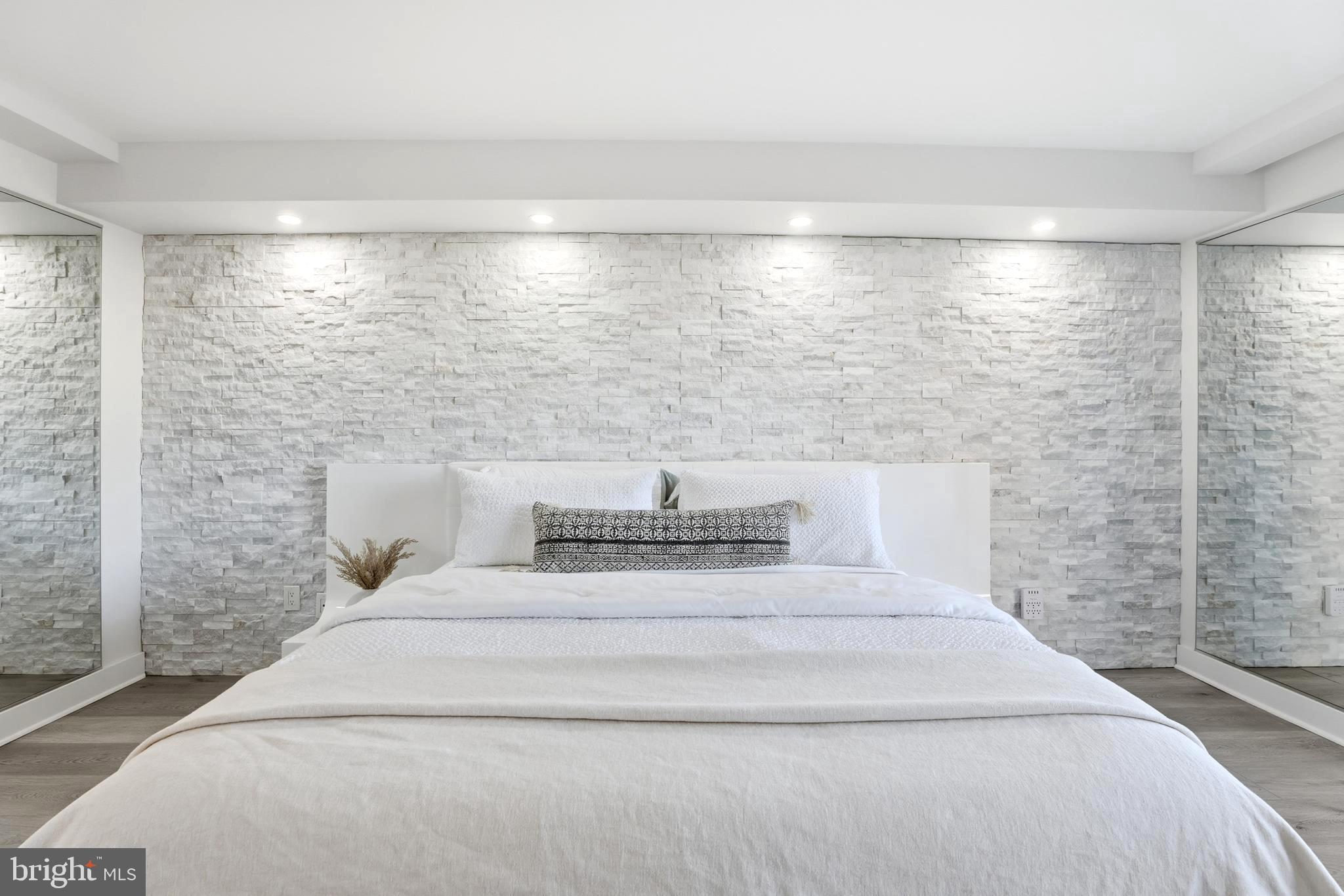 ALEXANDRIA KNOLLS - Residential