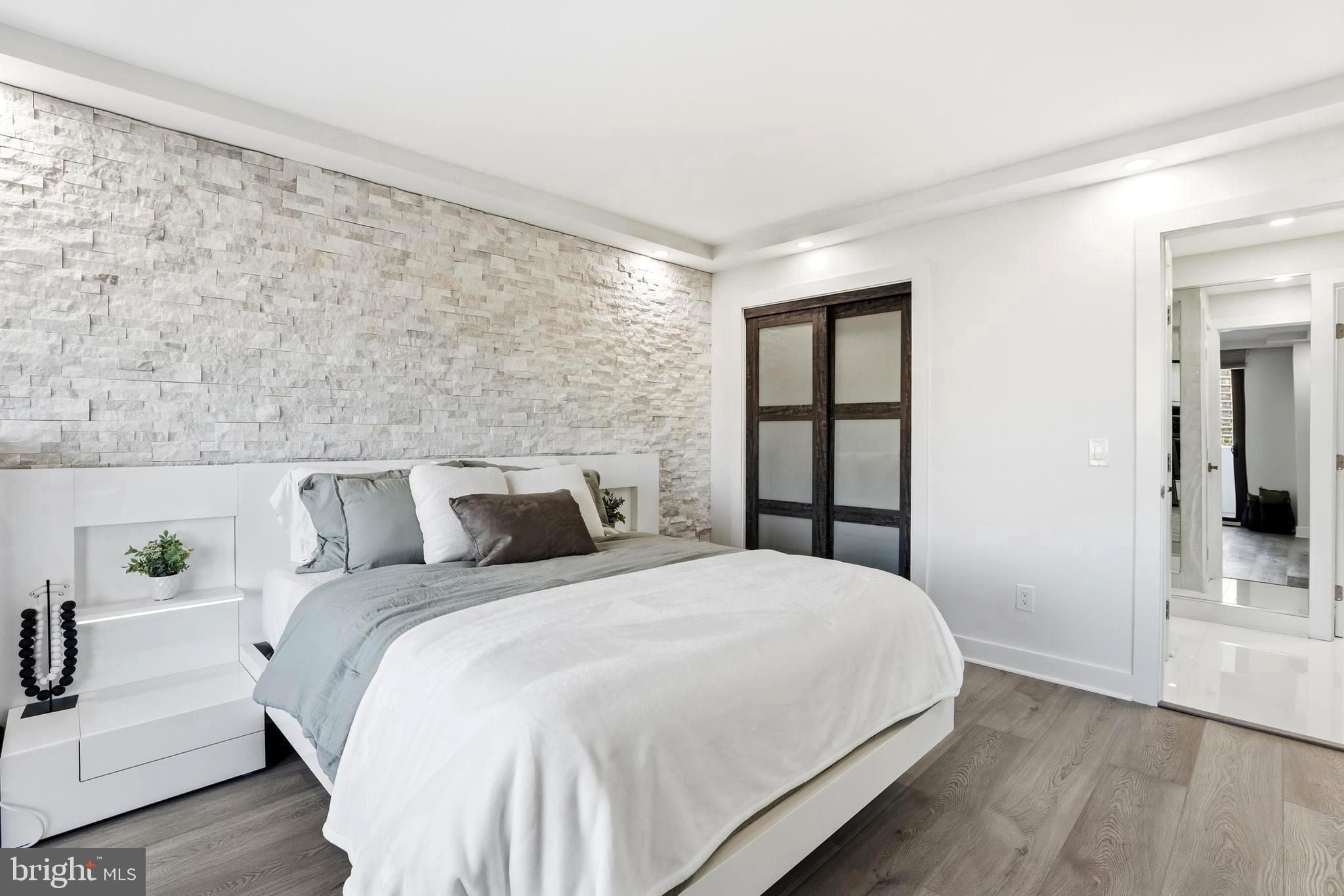 ALEXANDRIA KNOLLS - Residential