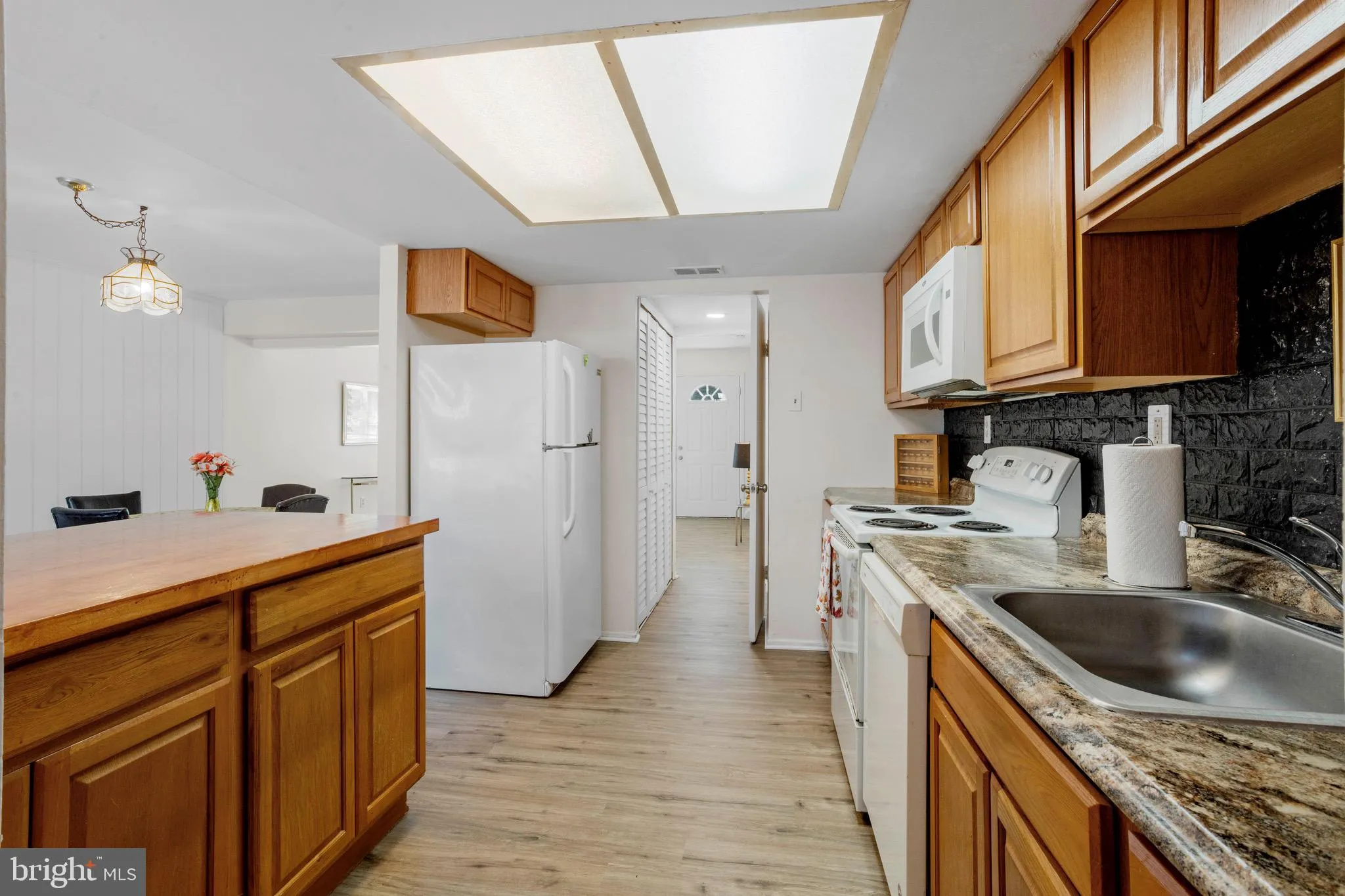 Willingboro, New Jersey 08046, United States, 2 Bedrooms Bedrooms, ,2 BathroomsBathrooms,Residential,Pending,37672