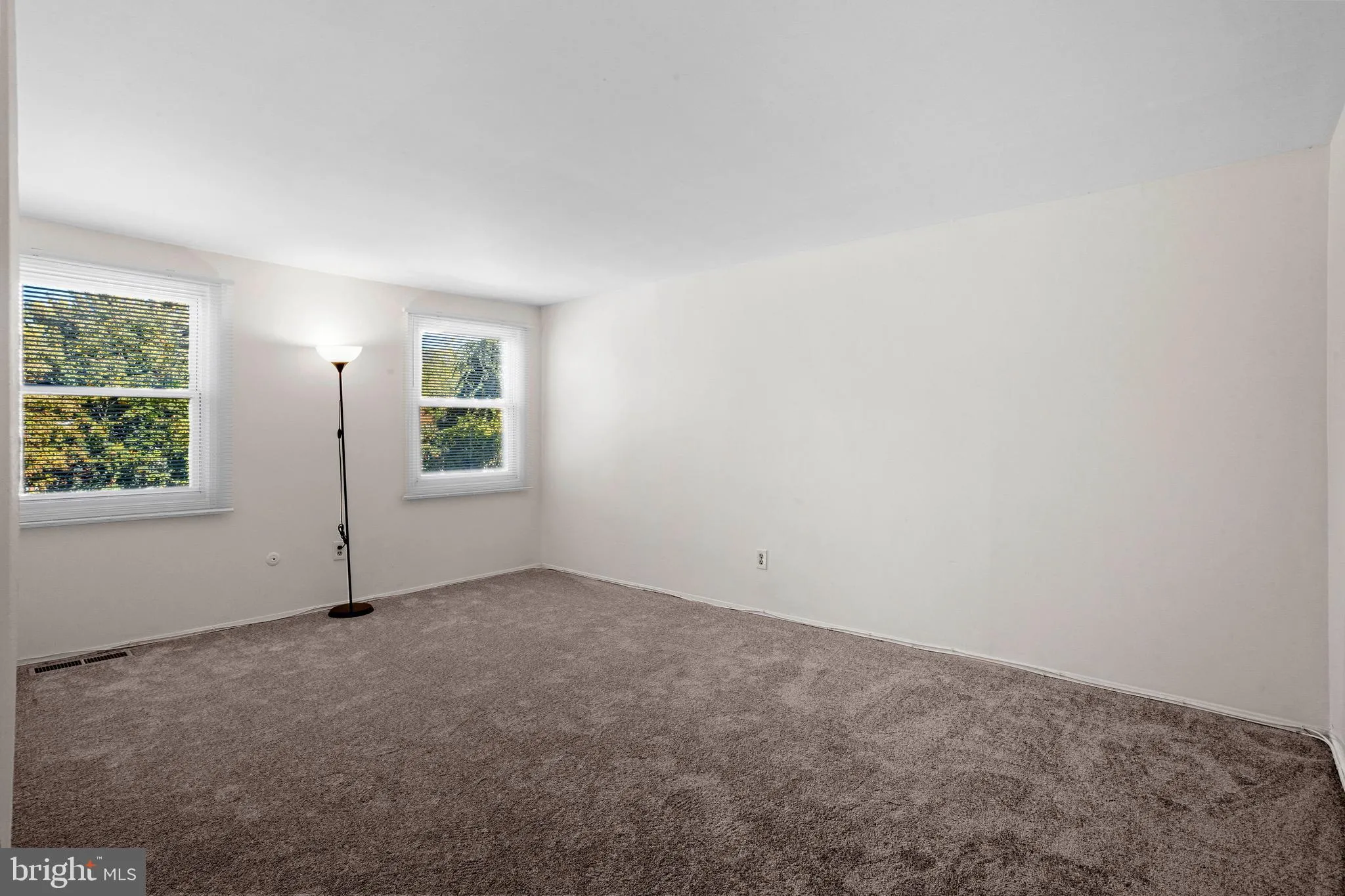 Willingboro, New Jersey 08046, United States, 2 Bedrooms Bedrooms, ,2 BathroomsBathrooms,Residential,Pending,37672