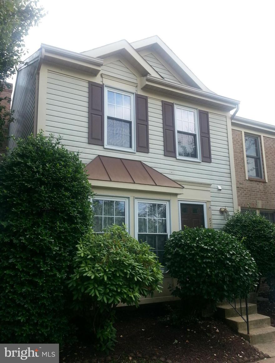 This is a great price for this end unit townhouse style condo. 3 levels, 3 bedroom, 3.5 bathroom. Walk-out level fully finished basement. Hardwood floors, mast walk-in closet. 2 assigned parking. Close to shopping and dinning. Priced to sell quickly. Won't Last!!