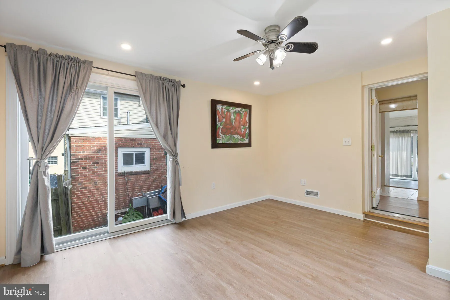 Silver Spring, Maryland 20910, United States, 3 Bedrooms Bedrooms, ,3 BathroomsBathrooms,Residential,Active,143301