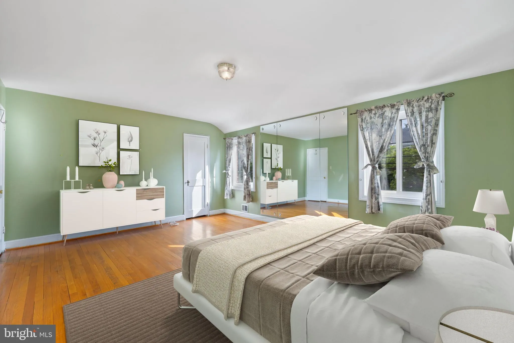 Silver Spring, Maryland 20910, United States, 3 Bedrooms Bedrooms, ,3 BathroomsBathrooms,Residential,Active,143301