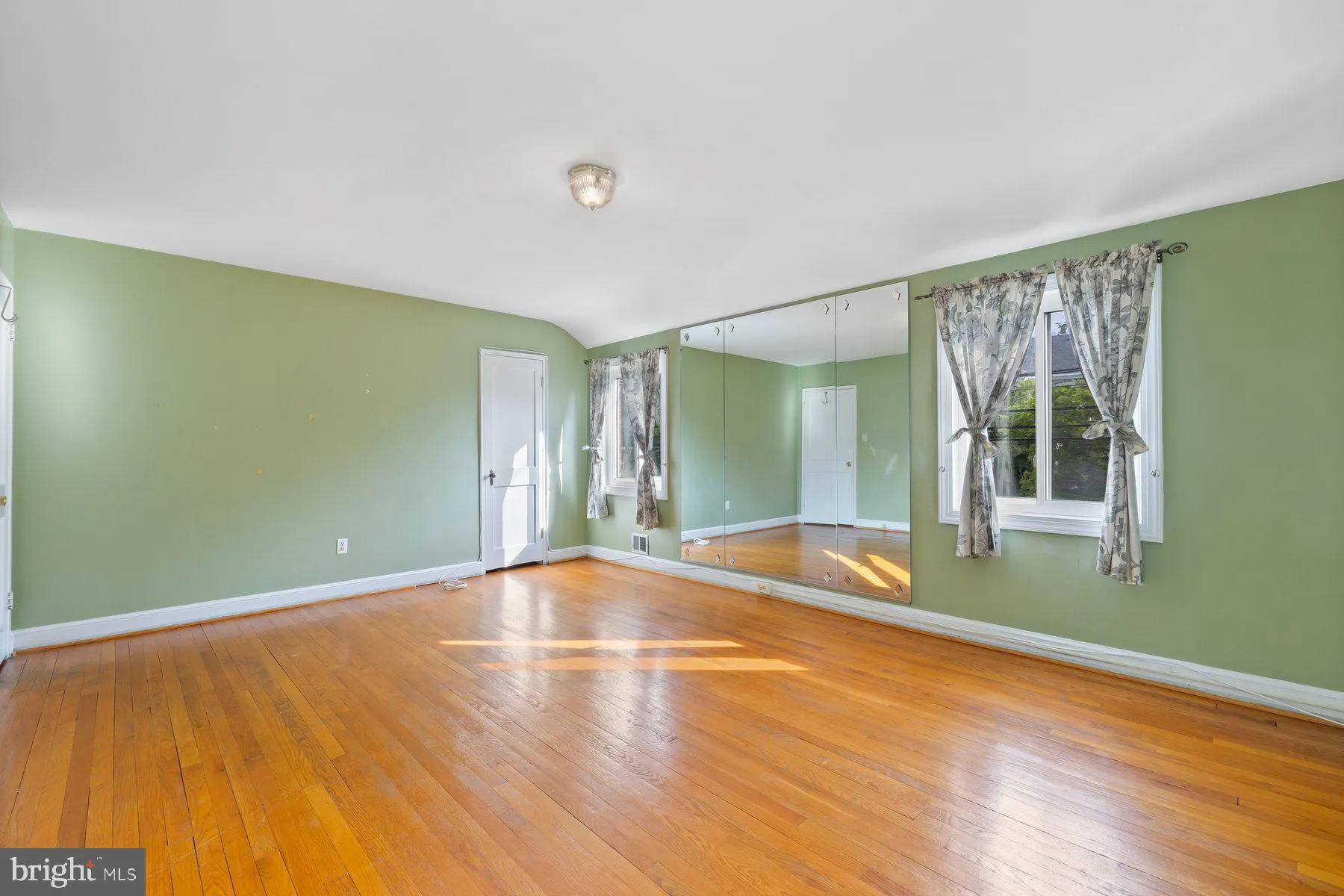 Silver Spring, Maryland 20910, United States, 3 Bedrooms Bedrooms, ,3 BathroomsBathrooms,Residential,Active,143301